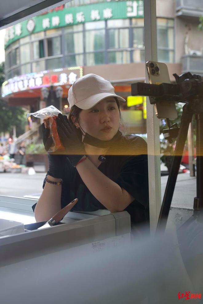 近况曝光！摆摊卖甜品想踏出重生第一步麻将胡了2试玩“重庆姐弟坠亡案”妈妈(图9)